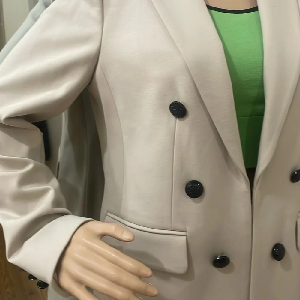 T TAHARI Chic Double-Breasted Blazer